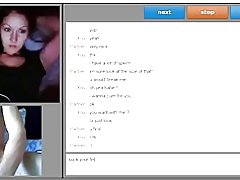 Søde dame viser bryster, og dybt sutte hendes finger