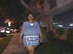 Kæmpe sort tæve bliver kneppet og spiser cumload